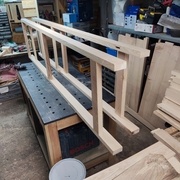 Les deux côtés de meuble seront collés donc pas de chevillage à la tire