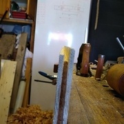 un bord plus petit que l'autre