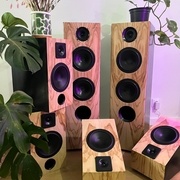 Premieres enceintes colonnes.