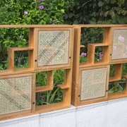 Les étagères avec les deux variantes.