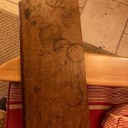 Etagère chêne tâchée avant décirage