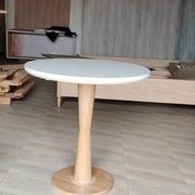 Table top corian pied pas par moi.