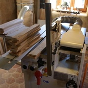 Rabotage des pièces des panneaux de la tablette