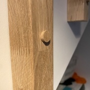 Bouchons dans le même bois pour cacher les chevilles