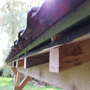 Il ne manque plus que la planche de rive. PS : Ce 'est certainement pas la bonne manière de terminer avec le pare pluie