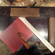 La planche à recaler les onglets