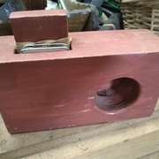 un vieux portable avec une carte chargée en musique dans un ampli passif et ça le fait!