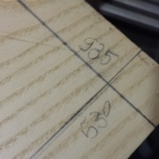 réglages de longueur et largeur maxi des pièces à découper