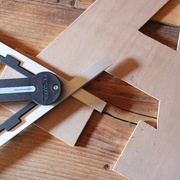 Je mesure tout d'abord l'angle intérieur souhaité...