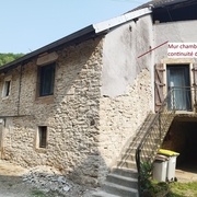 Façade extérieur côté rue (fenêtre sur chambre)