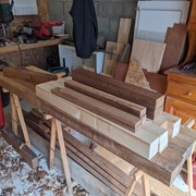 Les éléments des deux tréteaux corroyés