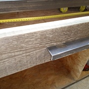 Réalisation des poignées de tiroirs à partir des chutes de cornières