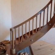 L'intervalle, dessus limon, dessous main-courante diminue dans la courbe.