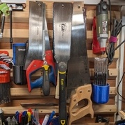 le précédent support, très vite fait, mais sur lequel je faisais souvent tomber mes scies...