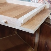 Il y a aussi des faux tenons pour maintenir tout jointif une fois fermé