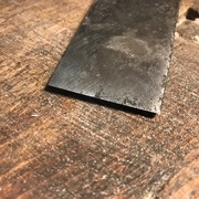 La planche encore piquée