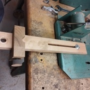 La barre est montée complètement sortie