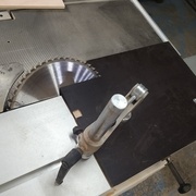 le gabarit fixé au chariot