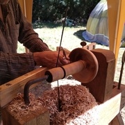 Tony se sert de bois de cerf comme brunissoir