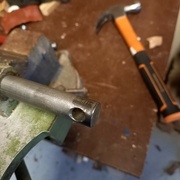 Manière un peu brutale de sortir les éléments grippés