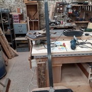 soudage et peinture du piétement métalique.