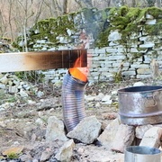 En quelques secondes le bois se noirci : test concluant, ouf !