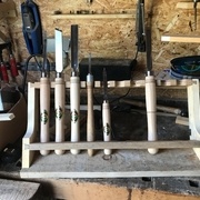 Le premier support d'où les outils tombaient quand il était installé verticalement