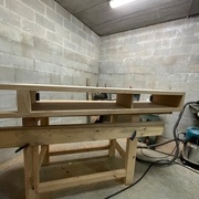 On voit les 2 attaches au fond de la caisse