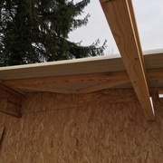 Première plaque posée et ajustée.