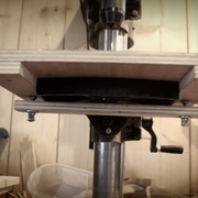 Ancienne table vue de dessous