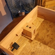 Ah non, là voilà qui réapparaît