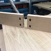 Fraisage des deux côtés de la traverse centrale.