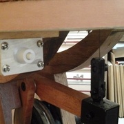 Partie basse avec le serre l'âme.  A gauche la commande de l'éclairage.