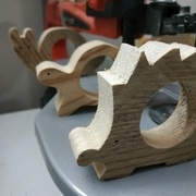 ronds de serviette en bois de palette - rond central effectué à la perçeuse à colonne