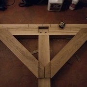 Poteau central avec liens en cours d'ajustement