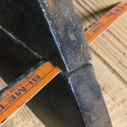 Sciage de clous, élément du plateau