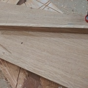 Double guide pour positionner sans réfléchir le quart de rond par rapport au surfaçage