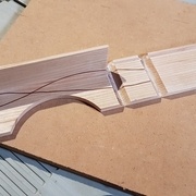 le fond dans sa rainure, non collé