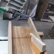 découpe des rainures de fixation pour les pièces penchées