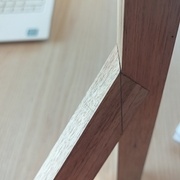 De près, on voit bien que les tracés sont dans le plan des faces de notre poinçon