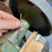 Première tentative de retrait de la goupille avec un clou : ECHEC