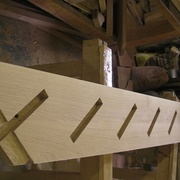 Limon entaillé à la défonceuse avec gabarit