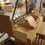 Berceau pour chantourner les faces des pièces courbes