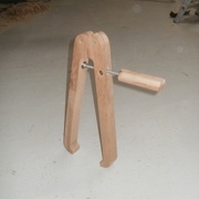 mon chef de projets vient de voir une pince à cornichons avec une vis,