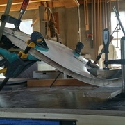 Collage des placages sur les 2 faces (dessus/dessous)