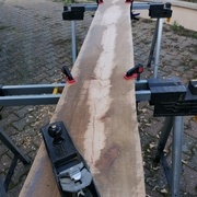 Les petits coups de rabot pour enlever la bosse au centre