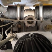 On devine au fond les deux ronds de guidage, et les durites