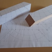 Le collage des papiers commence