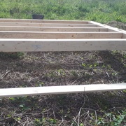 la plateforme de base et ses plots béton trop écartés ... x-(