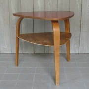 Bow Wood coffee tablepar Hugues Steiner années 50 https://www.vntg.com
